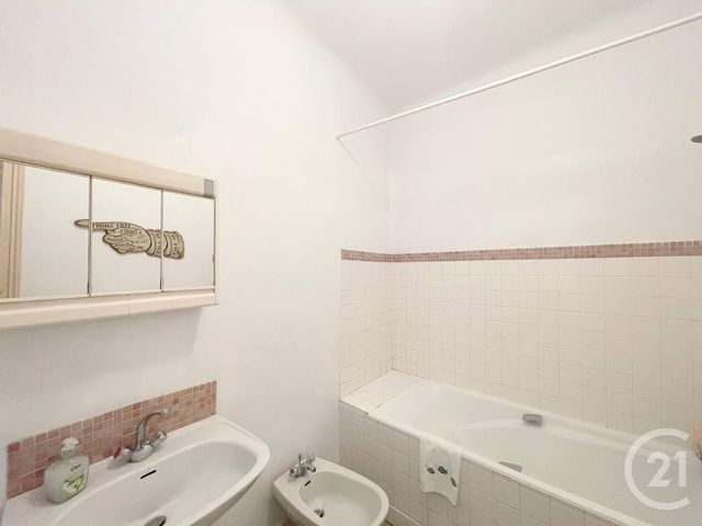 Appartement F5 à vendre - 5 pièces - 110.3 m2 - HENDAYE - 64 - AQUITAINE - Century 21 Maïtena Immobilier Appartement F5 à vendre - 5 pièces - 110.3 m2 - HENDAYE - 64 - AQUITAINE - Century 21 Maïtena Immobilier