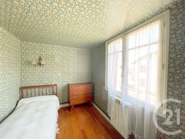 Appartement F5 à vendre - 5 pièces - 118.97 m2 - HENDAYE - 64 - AQUITAINE - Century 21 Maïtena Immobilier Appartement F5 à vendre - 5 pièces - 118.97 m2 - HENDAYE - 64 - AQUITAINE - Century 21 Maïtena Immobilier
