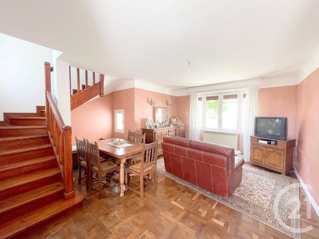 Appartement F5 à vendre - 5 pièces - 118.97 m2 - HENDAYE - 64 - AQUITAINE - Century 21 Maïtena Immobilier Appartement F5 à vendre - 5 pièces - 118.97 m2 - HENDAYE - 64 - AQUITAINE - Century 21 Maïtena Immobilier
