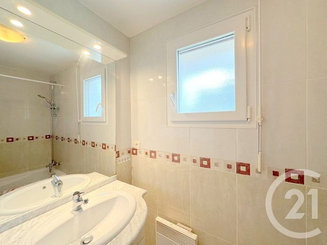 Appartement T3 à vendre - 3 pièces - 59.67 m2 - HENDAYE - 64 - AQUITAINE - Century 21 Maïtena Immobilier